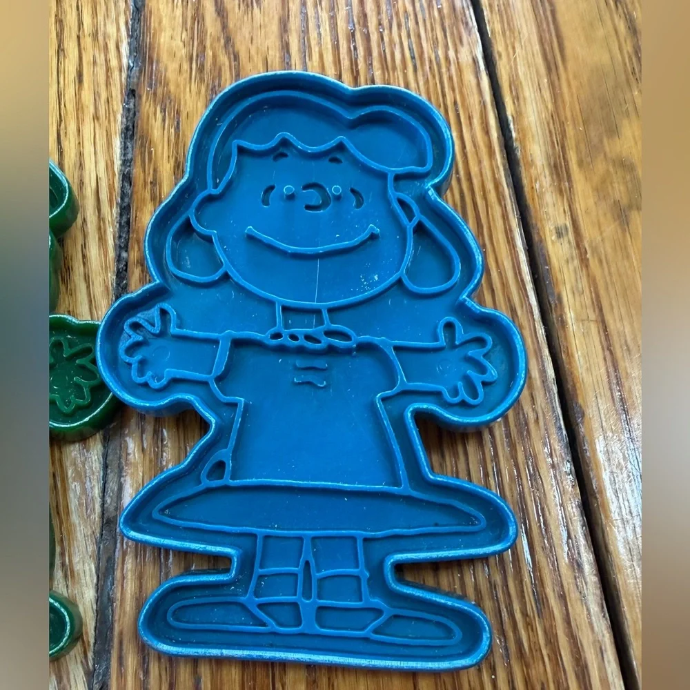 Charlie Brown Peanuts plastic cookie cutters.  Good condition. Set of four.